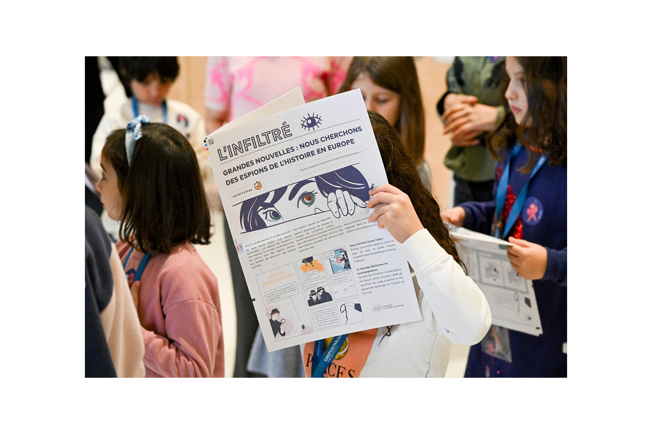 The interactive newspaper at House of European History - Genscom